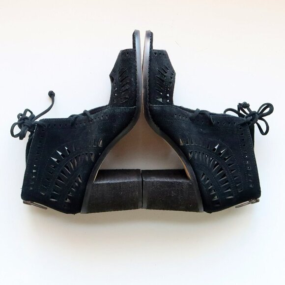 Vince Camuto Tarita Black Suede Laser Cut Lace Up Block Heel Bootie Shoes 6.5 - Picture 12 of 16